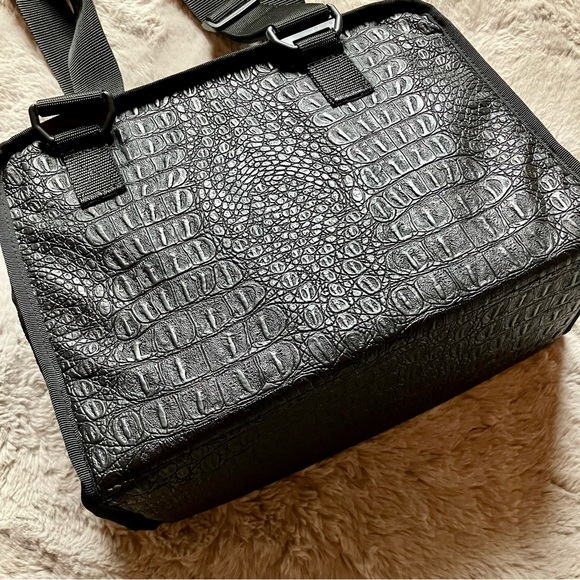 One-of-a-kind black snakeprint small pet carrier by Daba Doo Collection like new - Picture 3 of 12